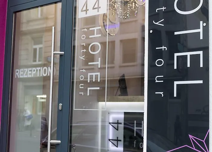 Hotel Forty Four 3*