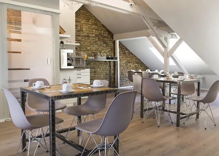 ホテル フォーティ フォー 3*